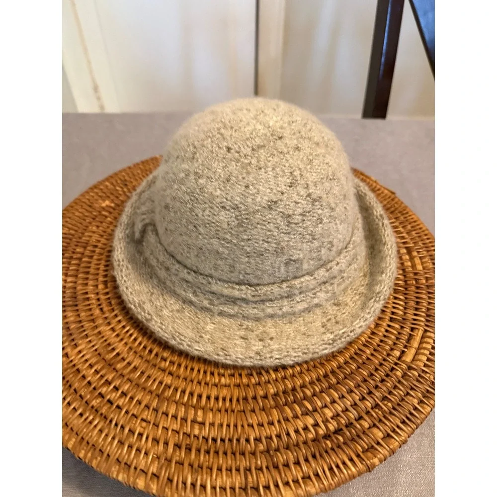 Vintage Gimbels Made in Italy Mohair Blend Cloche Hat Beige Knit Rolled Brim